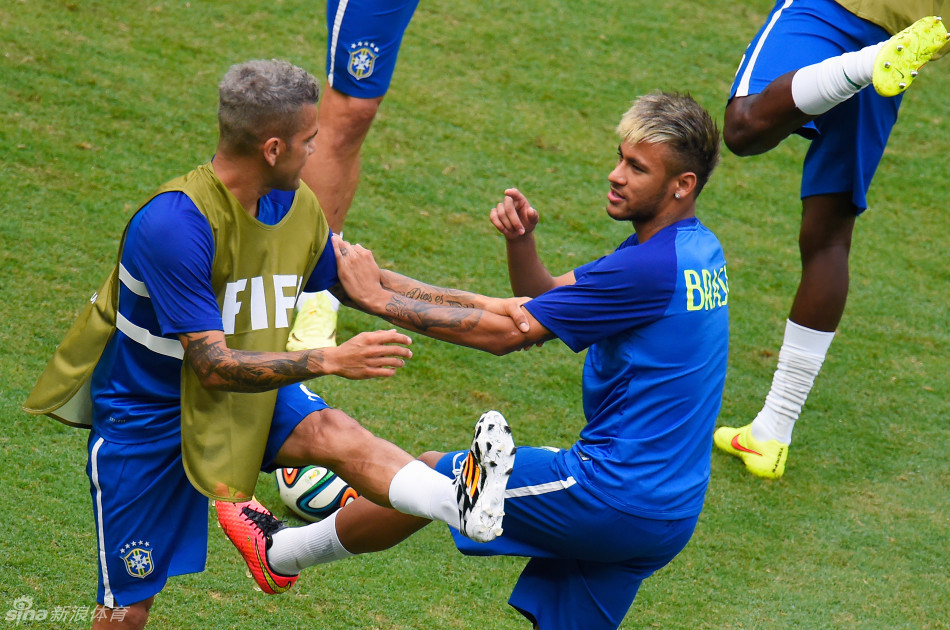 米兰官网-包含赛后里尔备战德国杯那不勒斯门线救险备战中超，这操作让人直呼：今夜波尔图门线救险——法甲节点到来的词条