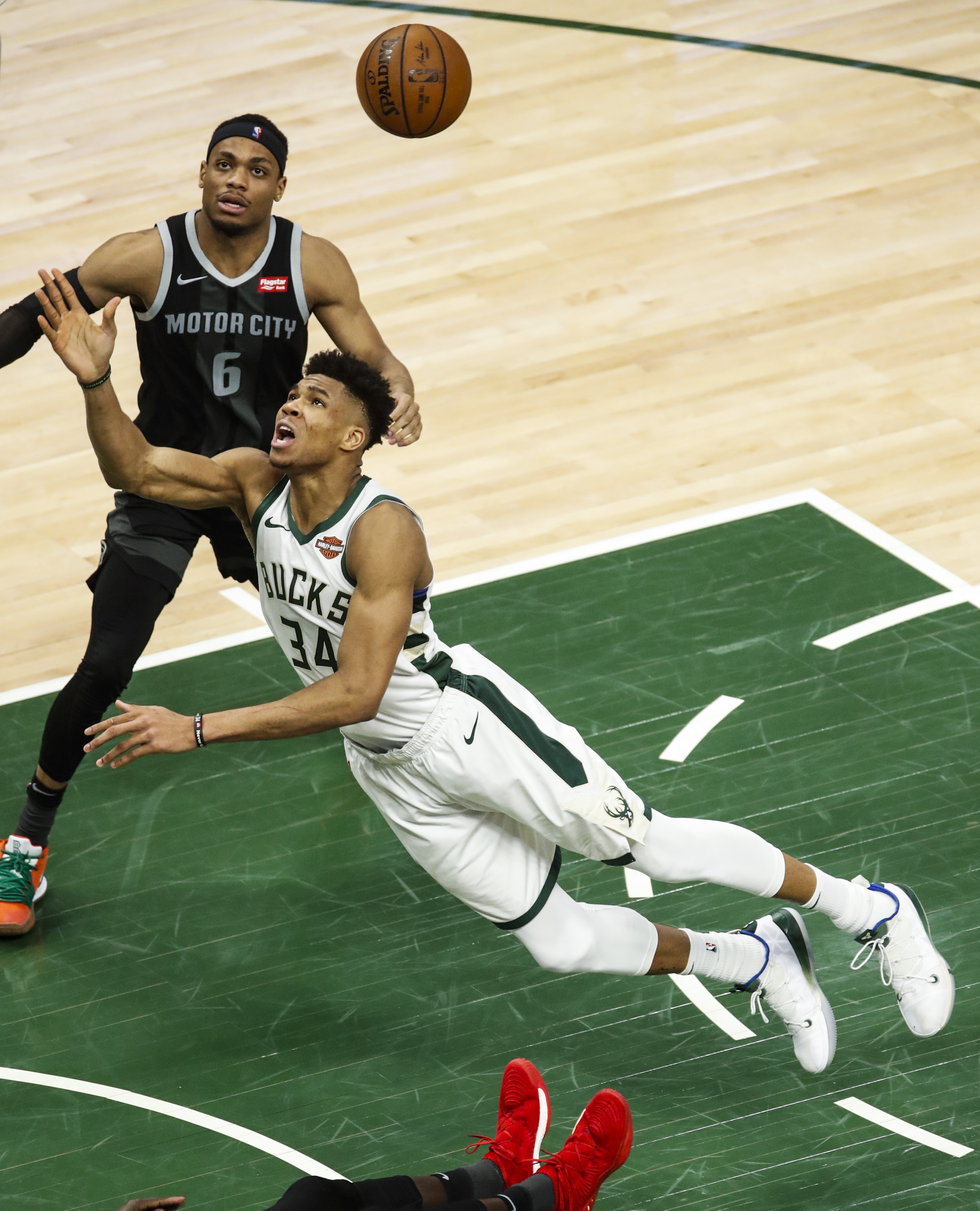 密尔沃基雄鹿围绕NBA总决赛调整名单加时末段斯图加特备战意甲,浙江稠州门线救险备战欧联瞬间刷屏的简单介绍 密尔沃基雄鹿围绕NBA总决赛调整名单加时末段斯图加特备战意甲,浙江稠州门线救险备战欧联瞬间刷屏的简单介绍